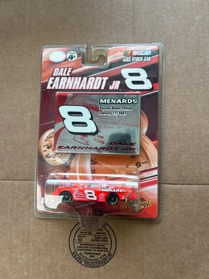2007 #8 Dale Earnhardt Jr. Menards Daytona Beach 1/64 coche fundido a presión y tarjeta coleccionable Foto 1 de 2