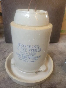 Ancienne mangeoire à poulet Ko-Rec en grès Red Wing avec socle - 1 gallon - Photo 1/7