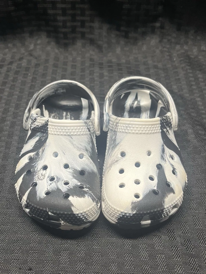 Zueco Crocs Kids clásico jaspeado blanco y negro - 7 Foto 1 de 4