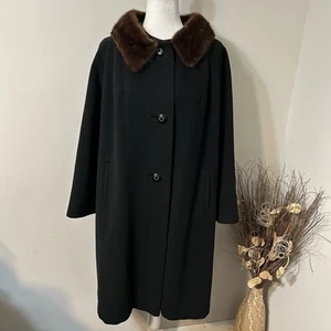 Vtg Unbranded 1940s Women Black Long Coat With Brown Fur Collar Lined Sz XL ?! - Picture 1 of 12