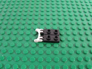 Lego weiße Keilrahmen Räder mit schwarzer Scharnierplatte 1x2 Fahrzeugständer #4715 4276b - Bild 1 von 2