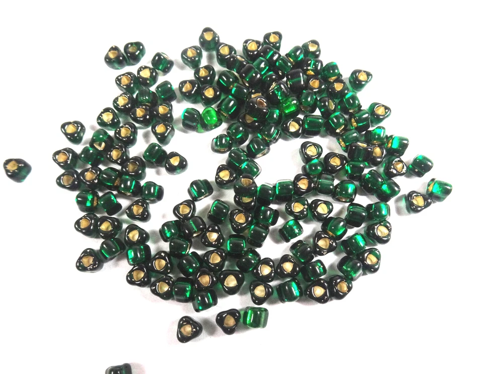100 Silver-Lined Glass Triangle DARK GREEN Seed Beads Miyuki 5/0 - Image 1 of 1