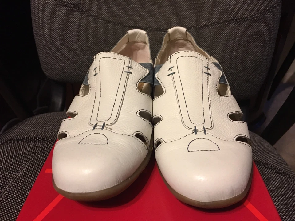 Zapatos de cuero blanco para mujer Foto 1 de 1