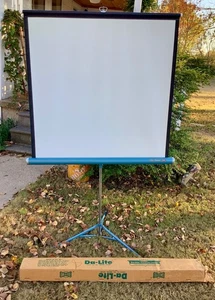 Pantalla de proyección de películas portátil DA-LITE Flyer 40 x 40 (azul) hecha en EE. UU. De colección - Imagen 1 de 5