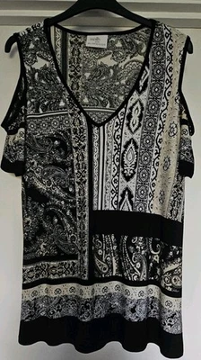 Wallis Ladies Cold Shoulder Tunic Top Black & White V Neck Short Sleeves Size L - Image 1 of 4