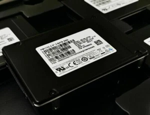 Samsung 1.92TB PM1733 MZWLJ1T9HBJR-0007C MZ-WLJ1T90 2.5'' NVME Solid State Drive - Afbeelding 1 van 2