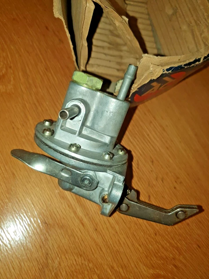 Mechanical fuel pump for SIMCA ARONDE 6072 AC DELCO FRANCE Foto 1 de 4
