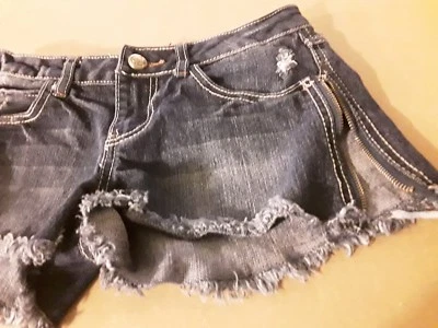  Shorts jeans Earl com zíper laterais jeans desgastado tamanho 5 jeans júnior - Imagem 1 de 4