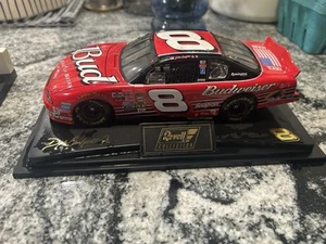 DALE EARNHARDT JR #8 BUDWEISER 2001 Chevrolet  Monte Carlo REVELL 1:24 - Picture 1 of 5