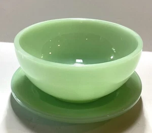 1  Vintage Fire King Oven Ware 5" Jadeite Cereal/Chili Bowl And Under Plate - Picture 1 of 6