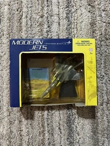 Motor Max 1/100 Classic Props YF-22 Lightning Plastic/Diecast Airplane C27 - Picture 1 of 3