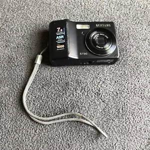 Samsung Digimax S730 7.2MP Compact Point and Shoot Digital Camera - NEEDS WORK - Picture 1 of 10