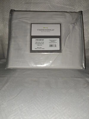Threshold FULL/ QUEEN SIZE  3 pc DUVET SET 90 in W x 94in L, in Light grey new!! - Image 1 of 4