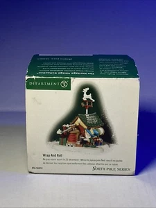 Dept 56 Wrap and Roll North Pole Series 56.56818 - Imagen 1 de 8