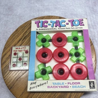 VINTAGE - THREE DIMENSION PLASTIC TIC TAC TOE GAME & Magnetic travel - Image 1 of 4