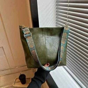 NEW Green Vegan Leather Cross Body/Shoulder Bag Wide Strap Boho Chic *UK Seller* - Picture 1 of 2