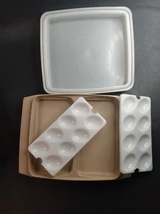 Portador de huevos vintage Tupperware beige almendra diabólica 723-3 - Imagen 1 de 16