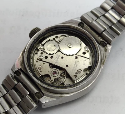 OMAX SWISS MADE 17 JEWELS MANUAL DATE MOVEMENT LADIES WRIST WATCH FOR PARTS - Image 1 of 4