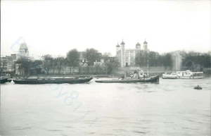 Remolcador británico Mercedes II pssing torre de Londres 1982 barco foto - Imagen 1 de 2