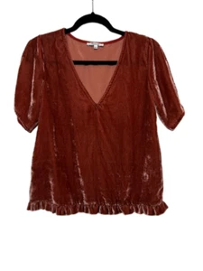 Top de terciopelo MADEWELL manga tulipán, dobladillo con volantes color rojo resplandor, usado. - Imagen 1 de 5