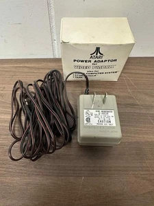 Adaptador de corriente Atari OEM número de pieza C010472 muy bueno - Imagen 1 de 3