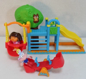 Mattel Dora la Exploradora Casa del Árbol Juego Tobogán Columpio Juguete Botas Lote de 4 - Imagen 1 de 2