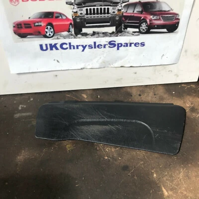 CHRYSLER GRAND VOYAGER 2008-15 O/S PAINEL DE ACABAMENTO DO ASSENTO CENTRAL DIREITO - Imagem 1 de 4