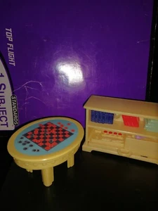 Fisher Price liebevolle Familie Puppenhaus Dame Schachbrett Spieltisch & Bücherregal - Bild 1 von 10
