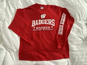 Gildan Heavy Cotton Wisconsin Badgers Long Sleeve T Shirt RED In Size XL - Picture 1 of 3