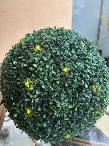 Künstliche Buchsbaumkugel beleuchtet. Neu. Grün ca 45 cm, hochwertig im Karton  - Bild 1 von 4