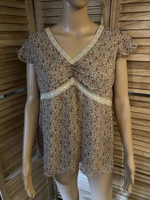 Motherhood Maternity Women's size M Short Cap Sleeve Blouse Floral & Lace Print - Image 1 of 4
