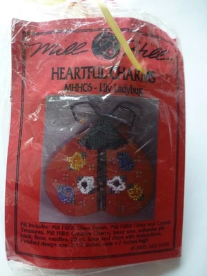 RARO Mill Hill Heartful Charms Kit Lily Ladybug #MHHC6 Foto 1 de 2