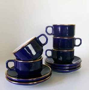 FÜNF MARTELL COGNACBLAU DEMITASSE TASSEN & UNTERTASSEN - TOP ZUSTAND - Bild 1 von 2