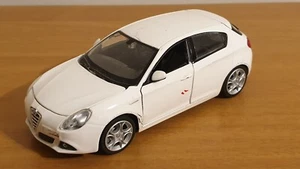 Modellino ALFA ROMEO GIULIETTA Bburago Burago scala 1/24 colore bianco - Foto 1 di 6