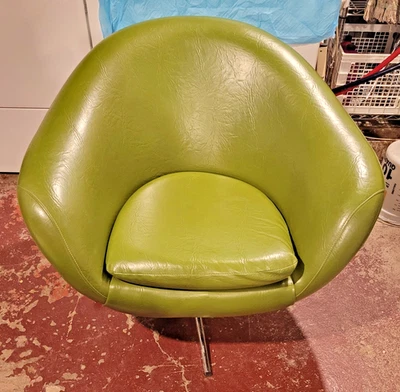 Vintage Mid Century Swivel Chair - Image 1 of 4