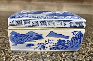 Chinesische blau-weiße Porzellandose mit Deckel Vintage - Qianlong Mark Ära. - Bild 1 von 15