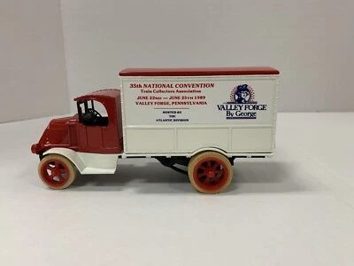 Raro banco de camión de reparto ERTL 1926 Mack, Valley Forge, hecho solo 708 Foto 1 de 4