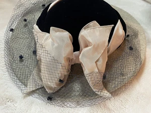 WHITALL & JAVITS VINTAGE Whittall & Javits Grey and Navy Hat with Pink Bow - Picture 1 of 6