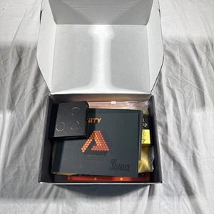 The Curiosity Box By V Sauce - Bild 1 von 3