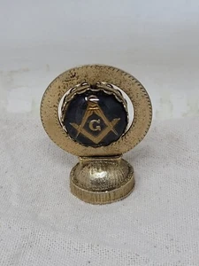 Vintage Masonic Magnetic Car Dashboard Spinner - Gold Tone -  1.5" Tall - Picture 1 of 10