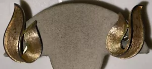 Pendientes de clip vintage firmados por Trifari tono dorado joyería TEH2-1 - Imagen 1 de 6
