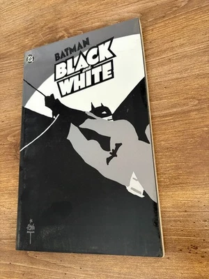Cómic de novela gráfica Batman blanco y negro DC Comics TPB 4 J340 Foto 1 de 2