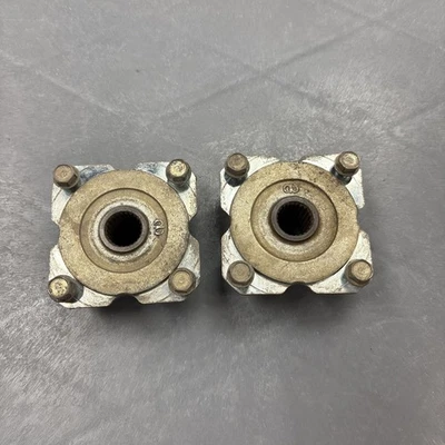 08 Bujes de rueda trasera izquierda y derecha Polaris Sportsman 90 2x4 Foto 1 de 4