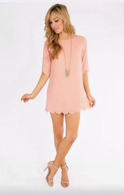 ¡Mujer y coqueta! Vestido midi festoneado rosa Love Culture, vestido recto para mujer Foto 1 de 4