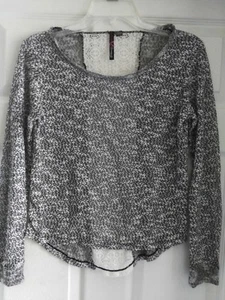 Made for me to look Amazing Juniors Sweater Size Large Black & White - Picture 1 of 5