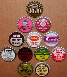 Vintage Soda Pop Flaschenverschlüsse 12 ALLE VERSCHIEDENEN mit Kork gefütterten Mix #32 neu alter Lagerbestand - Bild 1 von 3