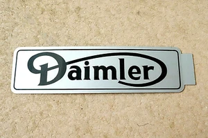 DAIMLER XJ40 1986-9 BLACK/SILVER VALVE/ROCKER/CAM COVER BADGE ADHESIVE LABEL NEW - Picture 1 of 2