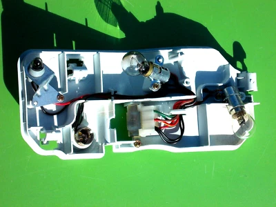 MAZDA 323 88-89 PLACA DE SOQUETE DE LÂMPADA TRASEIRA ESQUERDA BM8951165 FABRICANTE DE EQUIPAMENTO ORIGINAL HATCHBACK FAMILIA - Imagem 1 de 4