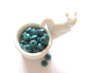 50 perles en bois plates turquoise foncé 10 mm Norme CE - Imagen 1 de 1