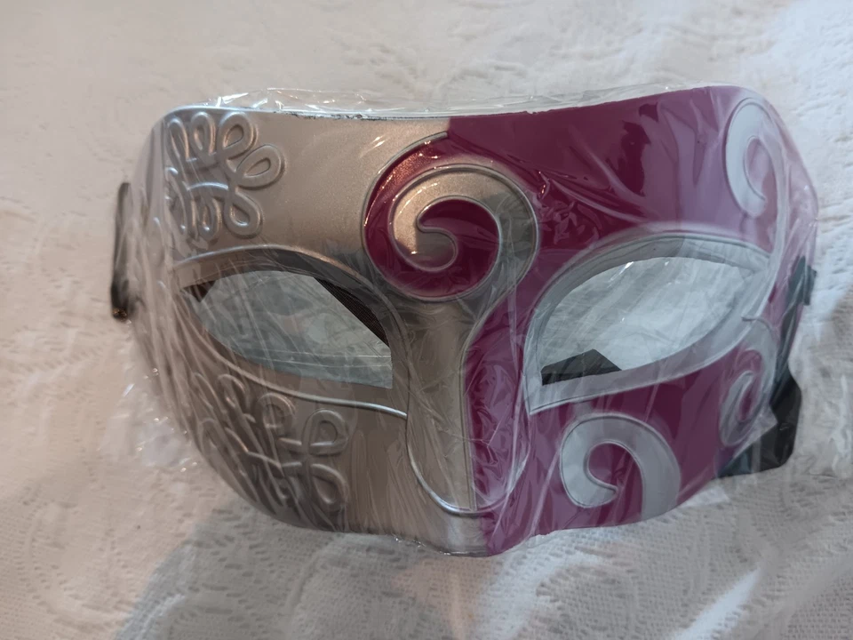 RETRO MASQUERADE MARDI GRAS  HALLOWEEN MASK SILVER & PURPLE WITH BLACK TIES NEW  - Image 1 of 1